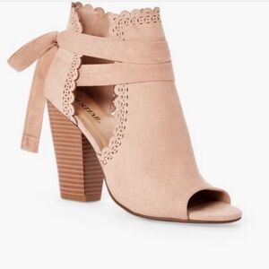 JustFab EUC burgundy suede ankle tie block heel shoes